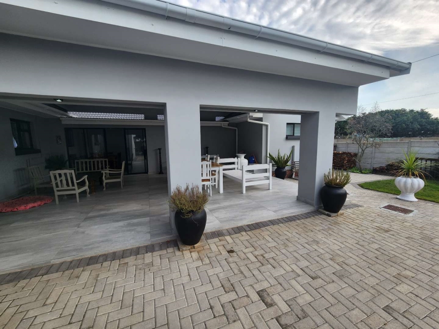 5 Bedroom Property for Sale in Fraaiuitsig Western Cape